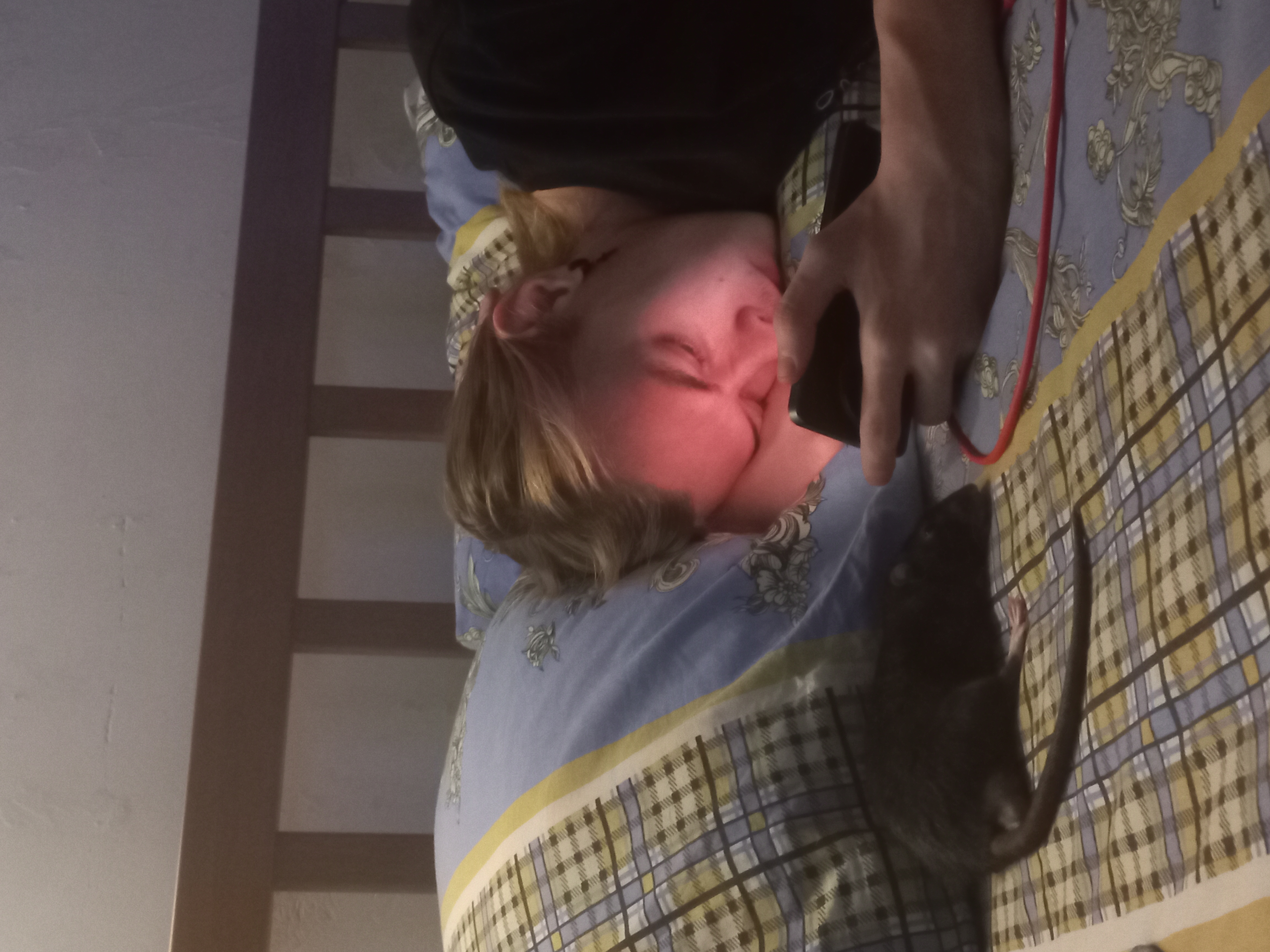 Вот так вот спит малиш и его папа😚🤣